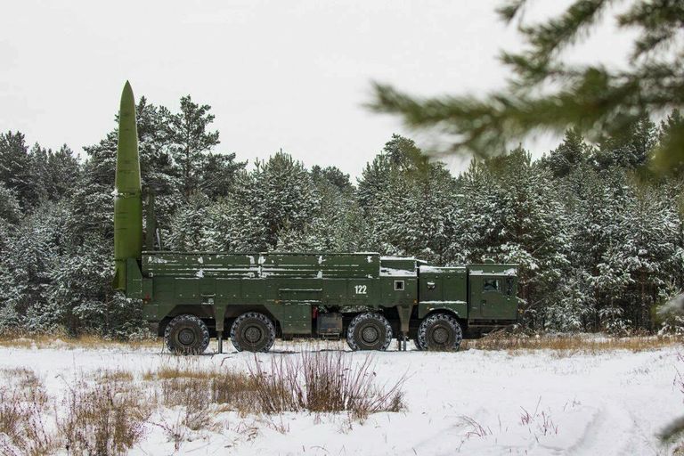 Пусковая установка ОТРК Искандер-М в боевом положении