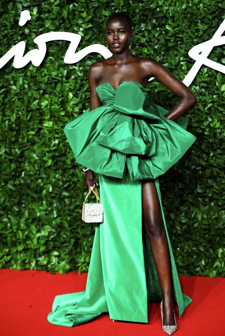 Модель Адут Акеч на церемонии вручения премии British Fashion Awards 2019 Модель Адут Акеч на церемонии вручения премии British Fashion Awards 2019