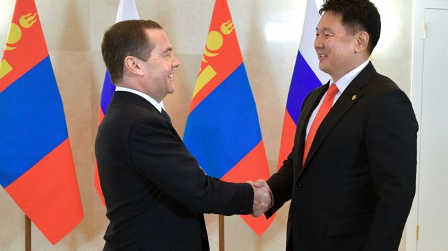 Председатель правительства РФ Дмитрий Медведев и премьер-министр Монголии Ухнаагийн Хурэлсух во время встречи Председатель правительства РФ Дмитрий Медведев и премьер-министр Монголии Ухнаагийн Хурэлсух во время встречи