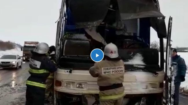 Опубликовано видео с места ДТП с автобусом под Воронежем