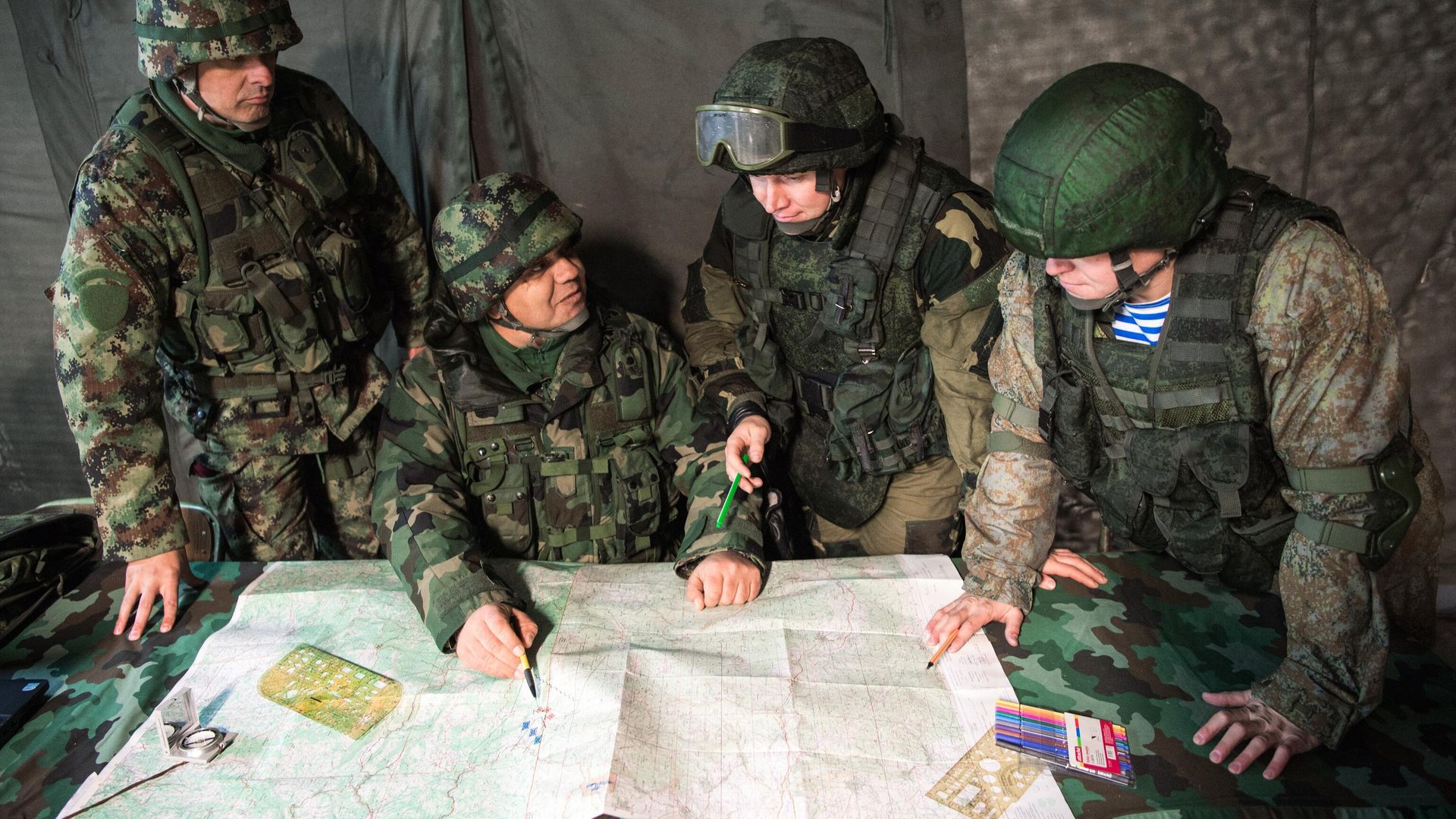 Взаимодействие российских, белорусских и сербских военнослужащих во время совместных тактических учений на полигоне Посулянски Левады в Сербии Взаимодействие российских, белорусских и сербских военнослужащих во время совместных тактических учений на полигоне Посулянски Левады в Сербии - РИА Новости, 1920, 23.11.2020