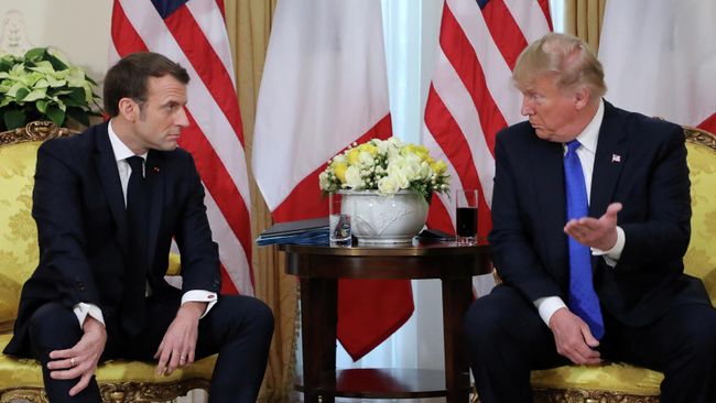 Президент Франции Эммануэль Макрон и президент США Дональд Трамп во время встречи на саммите НАТО в Великобритании. 3 декабря 2019 Президент Франции Эммануэль Макрон и президент США Дональд Трамп во время встречи на саммите НАТО в Великобритании. 3 декабря 2019