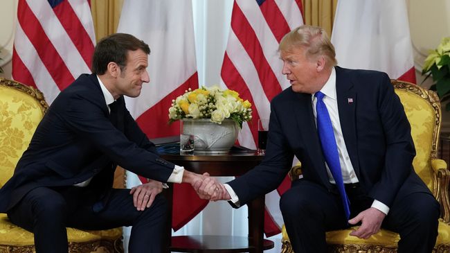 Президент Франции Эммануэль Макрон и президент США Дональд Трамп во время встречи на саммите НАТО в Великобритании. 3 декабря 2019 Президент Франции Эммануэль Макрон и президент США Дональд Трамп во время встречи на саммите НАТО в Великобритании. 3 декабря 2019