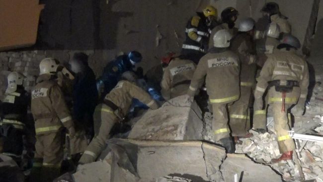 Обрушение стены жилого дома в результате хлопка газа в поселке Яковлево, Белгородской области. 3 декабря 2019 Обрушение стены жилого дома в результате хлопка газа в поселке Яковлево, Белгородской области. 3 декабря 2019
