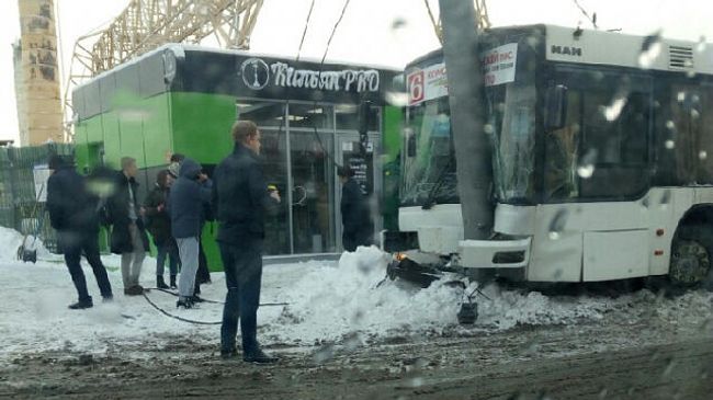 На месте ДТП с участием автобуса в Саратове. 4 декабря 2019 На месте ДТП с участием автобуса в Саратове. 4 декабря 2019