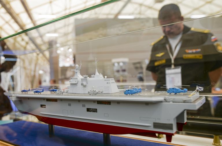 Макет десантного корабля Прибой на торжественном открытии Международного военно-технического форума Армия-2015 Макет десантного корабля Прибой на торжественном открытии Международного военно-технического форума Армия-2015