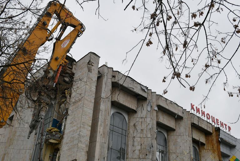 Снос киноцентра Соловей на Красной Пресне в Москве