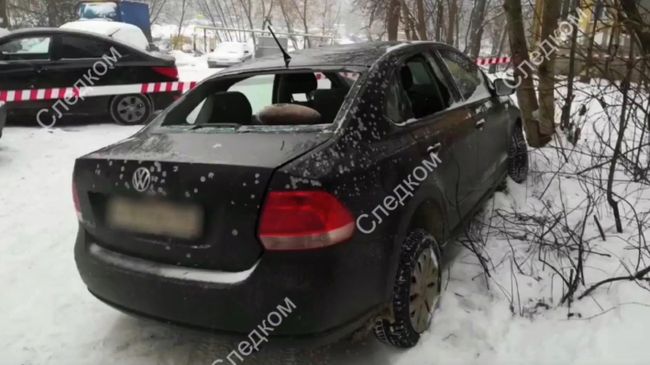 На месте стрельбы в Орджоникидзевском районе Перми 4 декабря 2019. Стоп-кадр видео СК РФ На месте стрельбы в Орджоникидзевском районе Перми 4 декабря 2019. Стоп-кадр видео СК РФ