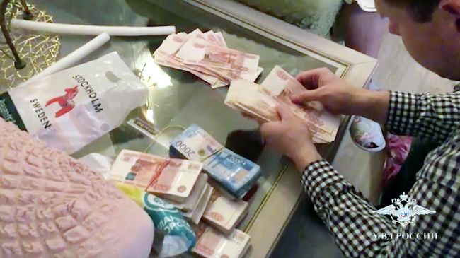 Обыск в квартире сотрудницы банка в Москве Обыск в квартире сотрудницы банка в Москве
