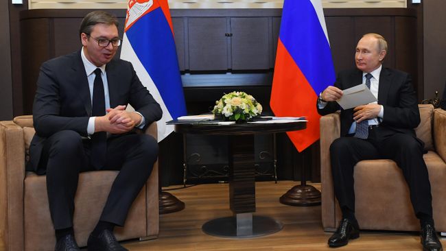 Президент РФ Владимир Путин и президент Сербии Александр Вучич во время встречи Президент РФ Владимир Путин и президент Сербии Александр Вучич во время встречи