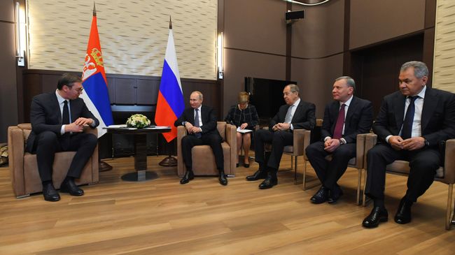 Президент РФ Владимир Путин и президент Сербии Александр Вучич во время встречи Президент РФ Владимир Путин и президент Сербии Александр Вучич во время встречи
