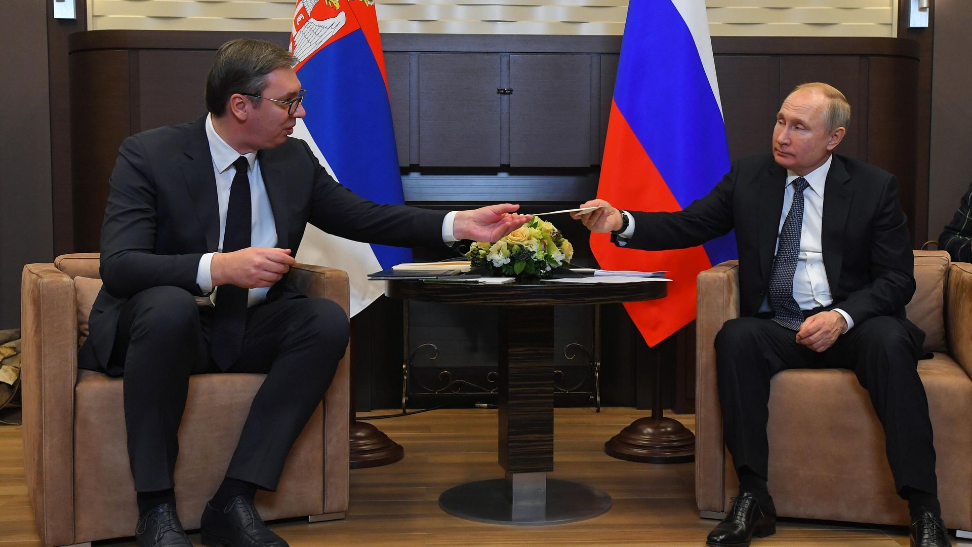 Президент России Владимир Путин и президент Сербии Александр Вучич во время встречи в Сочи Президент России Владимир Путин и президент Сербии Александр Вучич во время встречи в Сочи - РИА Новости, 1920, 04.04.2022