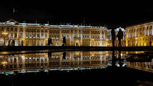 Государственный Эрмитаж (Зимний дворец) в Санкт-Петербурге