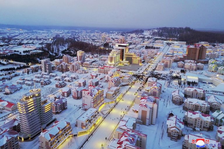 Торжественное открытие города Самчжиён в Северной Корее Торжественное открытие города Самчжиён в Северной Корее