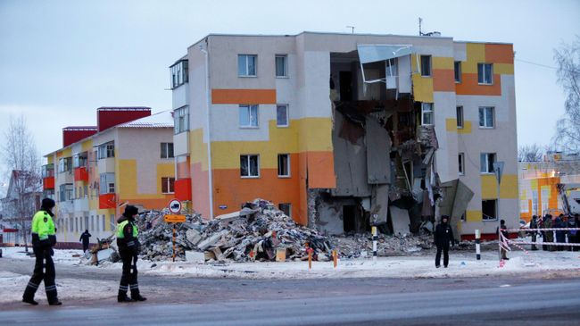 Разбор завалов на месте взрыва газа в Белгородской области