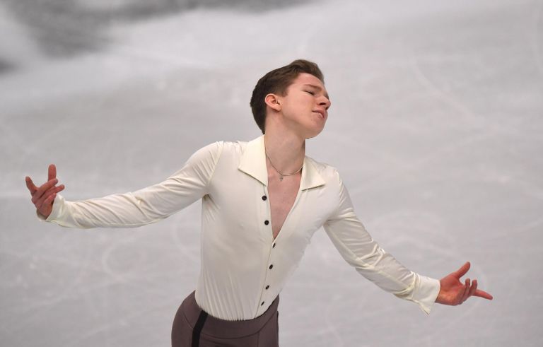 Андрей Мозалев выступает в короткой программе мужского одиночного катания в финале Гран-при