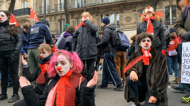 Во время демонстрации в Париже, Франция. 5 декабря 2019