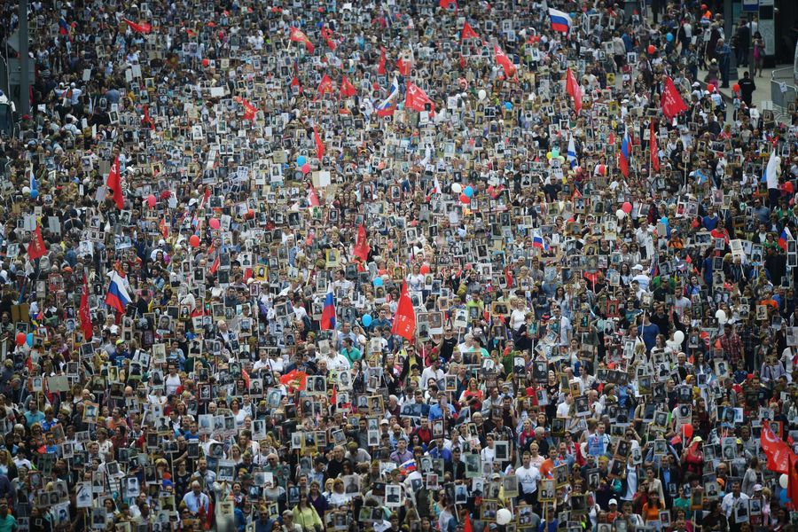 Участники акции Бессмертный полк в Москве Участники акции Бессмертный полк в Москве