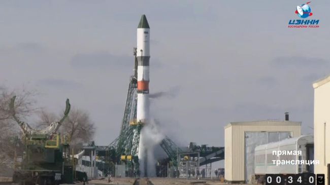 Ракета-носитель Союз-2.1а с грузовым кораблем Прогресс МС-13 перед стартом. Стоп-кадр прямой трансляции Ракета-носитель Союз-2.1а с грузовым кораблем Прогресс МС-13 перед стартом. Стоп-кадр прямой трансляции