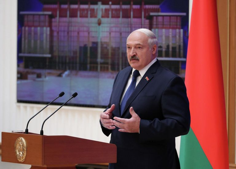 Александр Лукашенко во время выступления в парламенте Белоруссии Александр Лукашенко во время выступления в парламенте Белоруссии