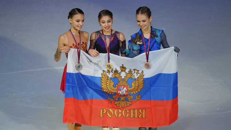 Призеры женского одиночного катания финала Гран-При по фигурному катанию Призеры женского одиночного катания финала Гран-При по фигурному катанию