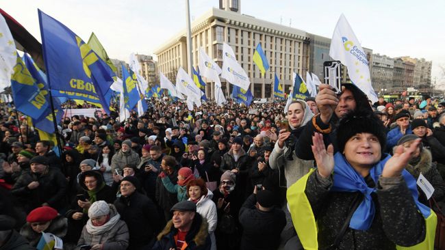 Участники акции под лозунгом Красные линии для Зе в Киеве, Украина. 8 декабря 2019 Участники акции под лозунгом Красные линии для Зе в Киеве, Украина. 8 декабря 2019
