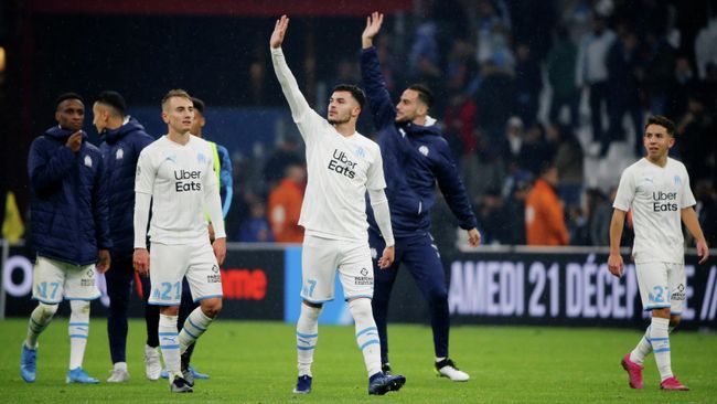Soccer Football - Ligue 1 - Olympique de Marseille v Bordeaux - Orange Velodrome, Marseille, France - December 8, 2019 Olympique de Marseille's Nemanja Radonjic celebrates after the match REUTERS/Jean-Paul Pelissier Soccer Football - Ligue 1 - Olympique de Marseille v Bordeaux - Orange Velodrome, Marseille, France - December 8, 2019 Olympique de Marseille's Nemanja Radonjic celebrates after the match REUTERS/Jean-Paul Pelissier