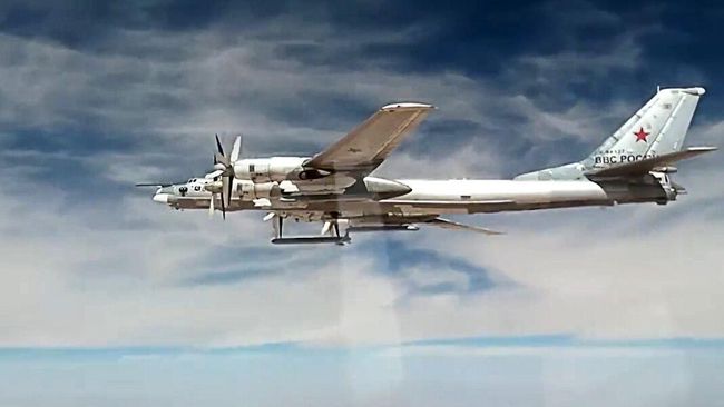 Стратегический бомбардировщик-ракетоносец Ту-95МС Стратегический бомбардировщик-ракетоносец Ту-95МС