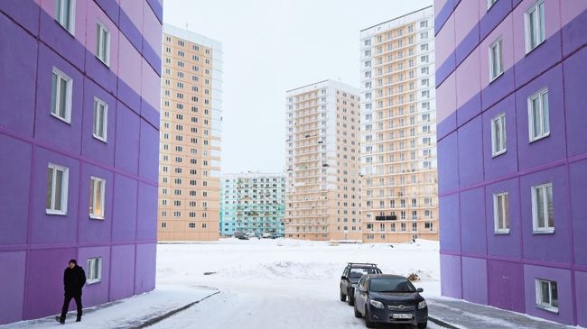 Многоэтажные панельные дома в строящемся жилом комплексе Многоэтажные панельные дома в строящемся жилом комплексе