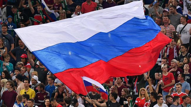 Футбольные болельщики на стадионе Футбольные болельщики на стадионе