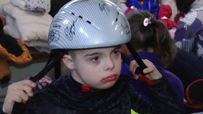 Всему вопреки: 10-летний мальчик с синдромом Дауна освоил шорт-трек Всему вопреки: 10-летний мальчик с синдромом Дауна освоил шорт-трек