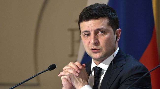 Президент Украины Владимир Зеленский на пресс-конференции по итогам встречи в Нормандском формате в Елисейском дворце Президент Украины Владимир Зеленский на пресс-конференции по итогам встречи в Нормандском формате в Елисейском дворце