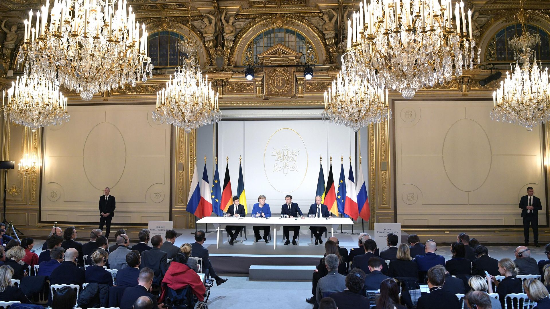 Президент РФ Владимир Путин, президент Франции Эммануэль Макрон, федеральный канцлер Германии Ангела Меркель и президент Украины Владимир Зеленский во время встречи Президент РФ Владимир Путин, президент Франции Эммануэль Макрон, федеральный канцлер Германии Ангела Меркель и президент Украины Владимир Зеленский во время встречи - РИА Новости, 1920, 21.12.2021