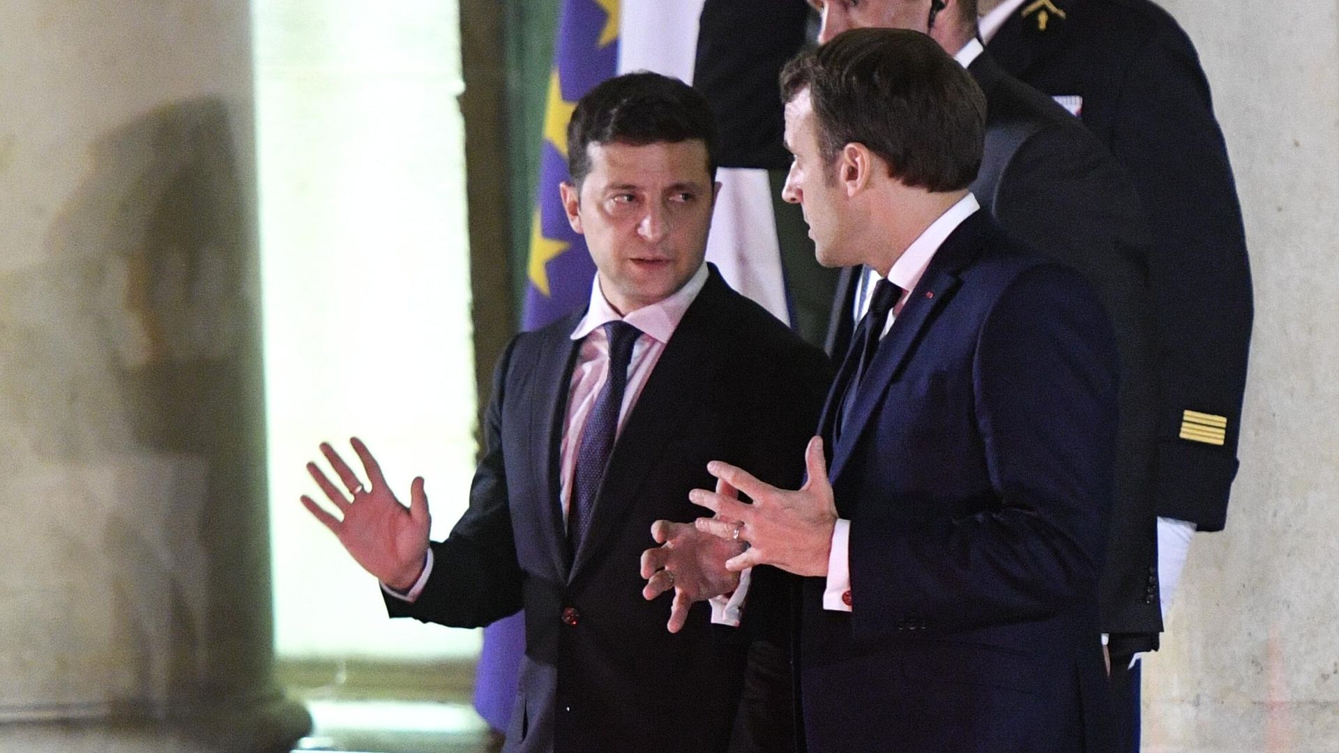 Президент Украины Владимир Зеленский и президент Франции Эммануэль Макрон Президент Украины Владимир Зеленский и президент Франции Эммануэль Макрон - РИА Новости, 1920, 01.04.2022