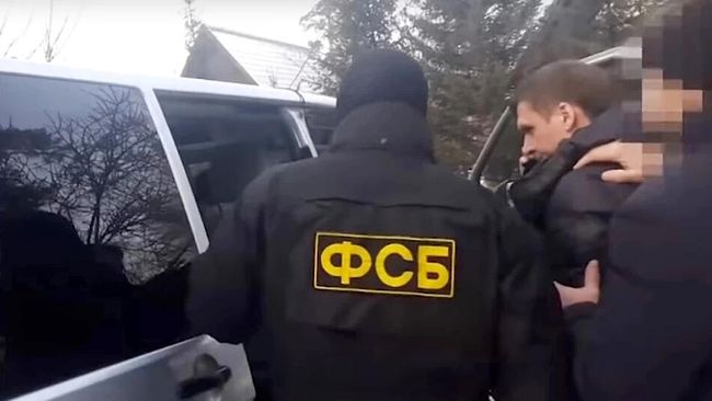 Стоп-кадр видео задержания Вадима Надвоцкого Стоп-кадр видео задержания Вадима Надвоцкого