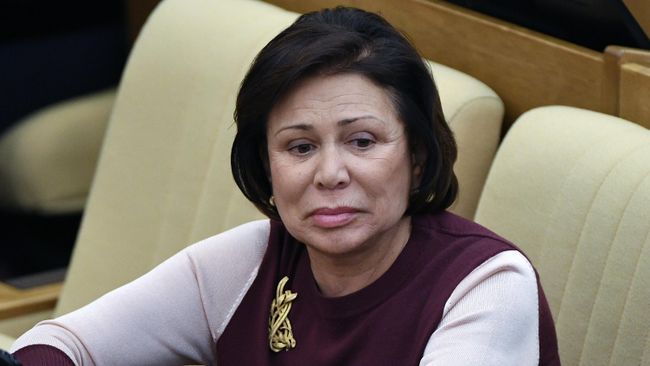 Заместитель председателя комитета Государственной Думы РФ по международным делам Ирина Роднина перед началом пленарного заседания Государственной Думы РФ. Заместитель председателя комитета Государственной Думы РФ по международным делам Ирина Роднина перед началом пленарного заседания Государственной Думы РФ.