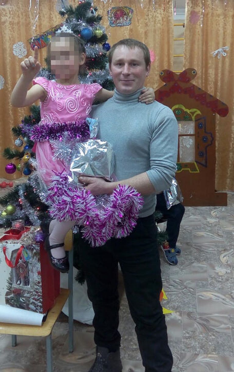 Дмитрий с дочерью на новогоднем утреннике Дмитрий с дочерью на новогоднем утреннике