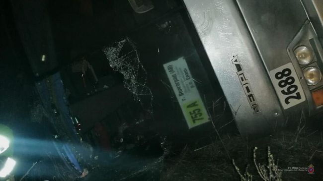 Рейсовый автобус Неоплан, следуя по маршруту Волгоград – Елань, перевернулся в Михайловском районе Волгоградской области Рейсовый автобус Неоплан, следуя по маршруту Волгоград – Елань, перевернулся в Михайловском районе Волгоградской области