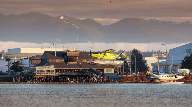 Первый в мире коммерческий самолет компании Harbour Air Seaplanes, полностью работающий на электроэнергии