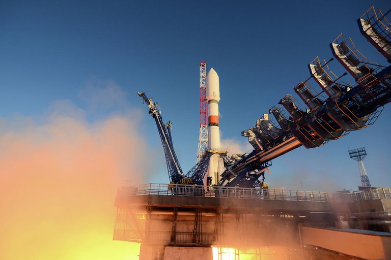 Пуск ракеты-носителя среднего класса Союз-2.1б с космическим аппаратом системы ГЛОНАСС с космодрома Плесецк Пуск ракеты-носителя среднего класса Союз-2.1б с космическим аппаратом системы ГЛОНАСС с космодрома Плесецк