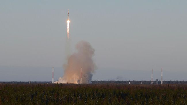 Пуск ракеты-носителя среднего класса Союз-2.1б с космодрома Плесецк