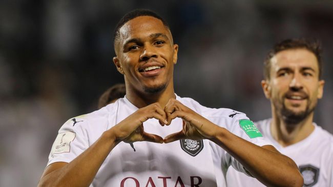 Sadd's defender Pedro celebrates his goal during the 2019 FIFA Club World Cup football match between Qatar's Al-Sadd and New Caledonia's Hienghene Sport at the Jassim Bin Hamad Stadium in the Qatari capital Doha on December 11, 2019. (Photo by KARIM JAAFAR / AFP)