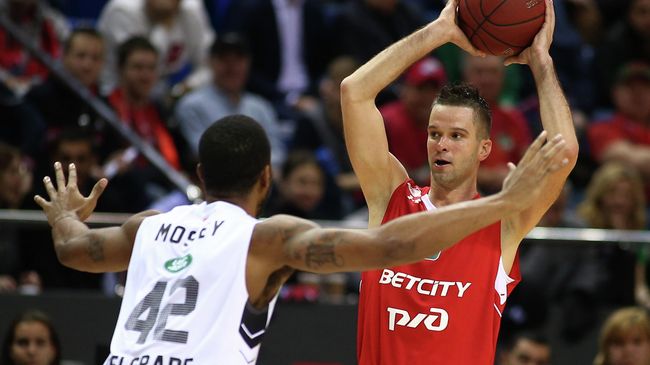 Lokomotiv-Kuban's Mantas Kalniets, right, and Partizan's William Mosley struggle for a ball during the Euroleague basketball match between Lokomotiv-Kuban Krasnodar and Partizan Belgrade, in Krasnodar, Russia. Lokomotiv-Kuban's Mantas Kalniets, right, and Partizan's William Mosley struggle for a ball during the Euroleague basketball match between Lokomotiv-Kuban Krasnodar and Partizan Belgrade, in Krasnodar, Russia.