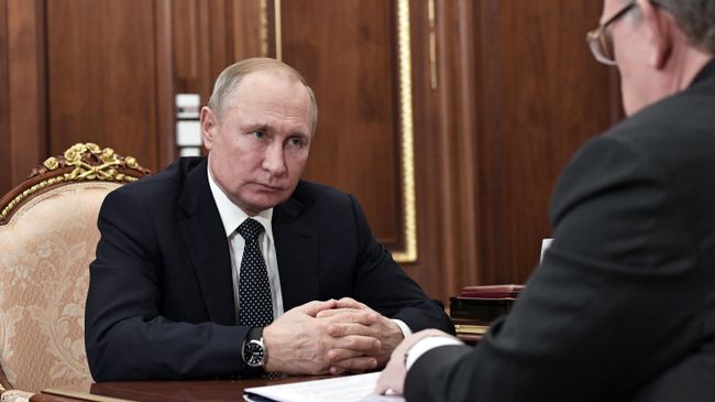 Президент РФ Владимир Путин во время встречи с председателем Счетной палаты РФ Алексеем Кудриным. 11 декабря 2019 Президент РФ Владимир Путин во время встречи с председателем Счетной палаты РФ Алексеем Кудриным. 11 декабря 2019