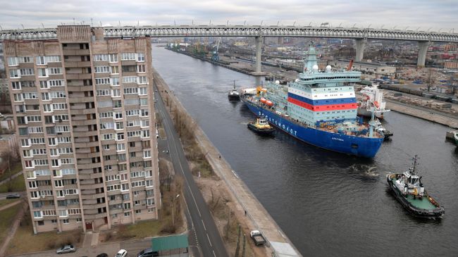 Атомный ледокол Арктика во время начала ходовых испытаний на Балтийском заводе в Санкт-Петербурге. 12 декабря 2019 Атомный ледокол Арктика во время начала ходовых испытаний на Балтийском заводе в Санкт-Петербурге. 12 декабря 2019