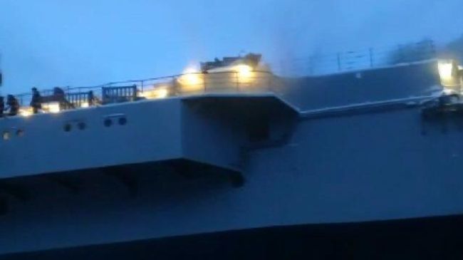Кадры пожара на крейсере Адмирал Кузнецов Кадры пожара на крейсере Адмирал Кузнецов