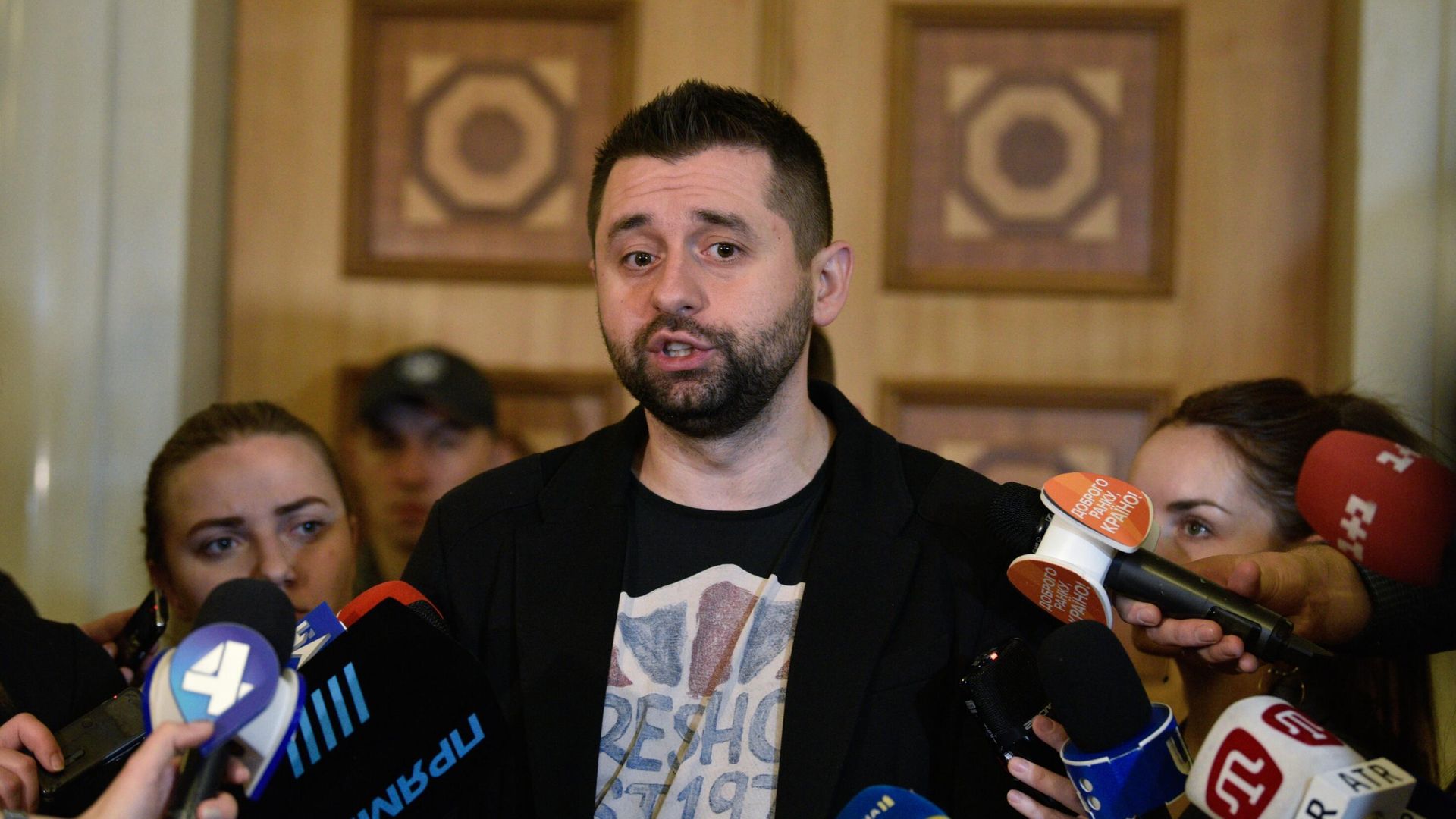 Глава фракции Слуга народа Давид Арахамия перед заседанием Верховной рады Украины в Киеве Глава фракции Слуга народа Давид Арахамия перед заседанием Верховной рады Украины в Киеве - РИА Новости, 1920, 29.07.2021