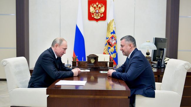 Президент РФ Владимир Путин и Игорь Кобзев во время встречи Президент РФ Владимир Путин и Игорь Кобзев во время встречи