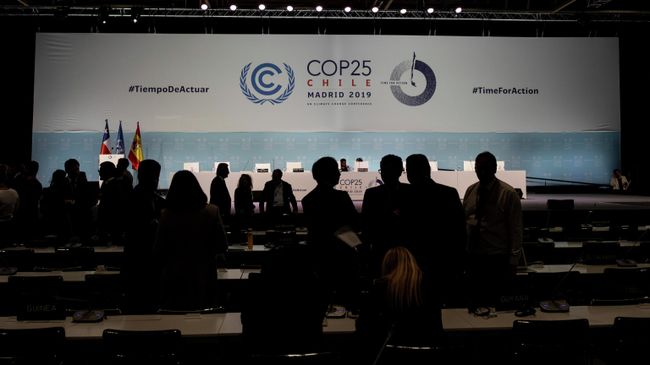 Участники Конференции сторон Рамочной конвенции ООН об изменении климата (COP25) в Мадриде, Испания. 15 декабря 2019 Участники Конференции сторон Рамочной конвенции ООН об изменении климата (COP25) в Мадриде, Испания. 15 декабря 2019