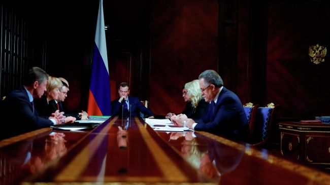 Председатель правительства РФ Дмитрий Медведев проводит совещание с вице-премьерами Председатель правительства РФ Дмитрий Медведев проводит совещание с вице-премьерами